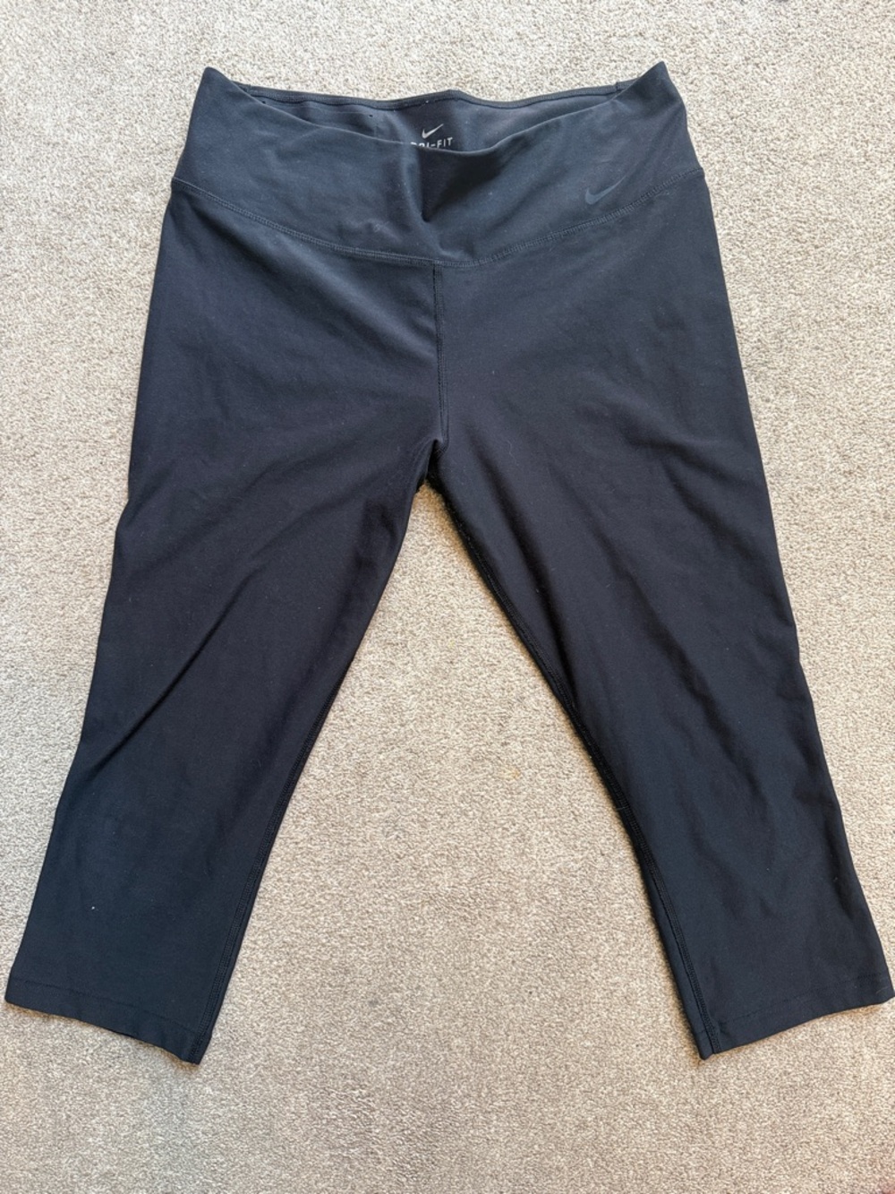 Nike DriFit High Waisted 3/4 Length Black Cropped Performance Leggings Sz Large